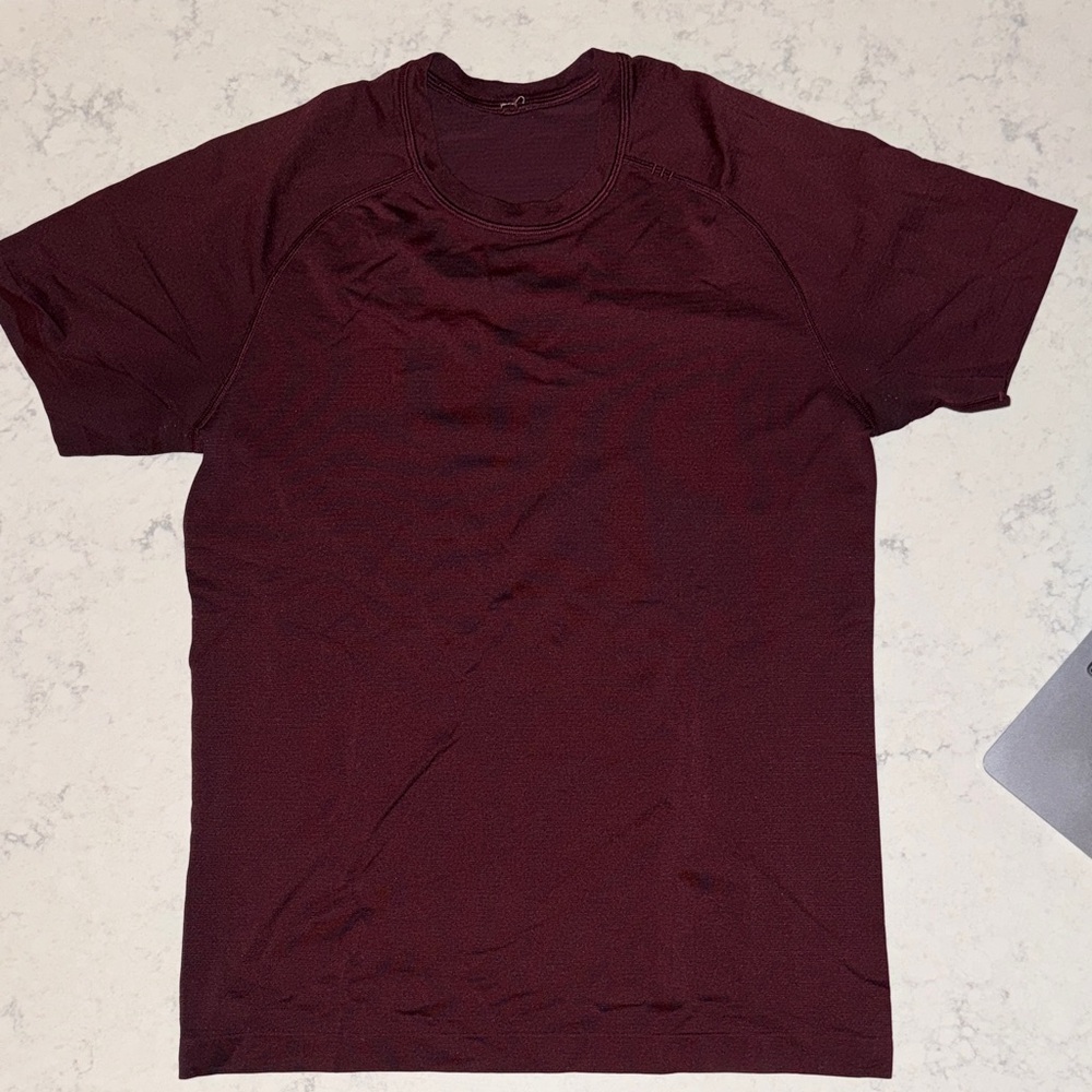 Lululemon Men's Burgundy Metal Vent Tech Athletic T Shirt Small